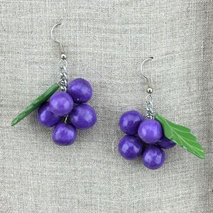 Fun Grapevine Light Wood Grape Berries Dangle Earrings Purple Green Handmade 2"